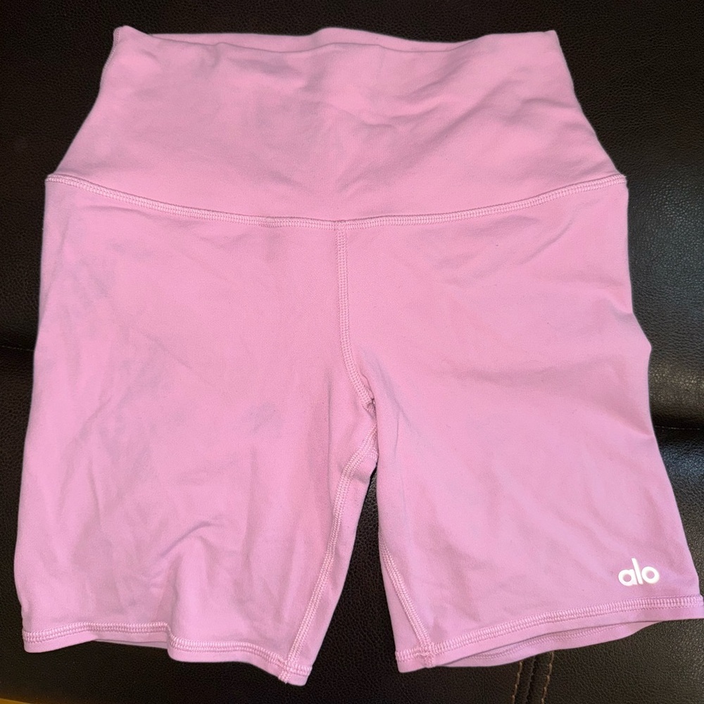 ALO Yoga Women's Light Pink Bike Shorts